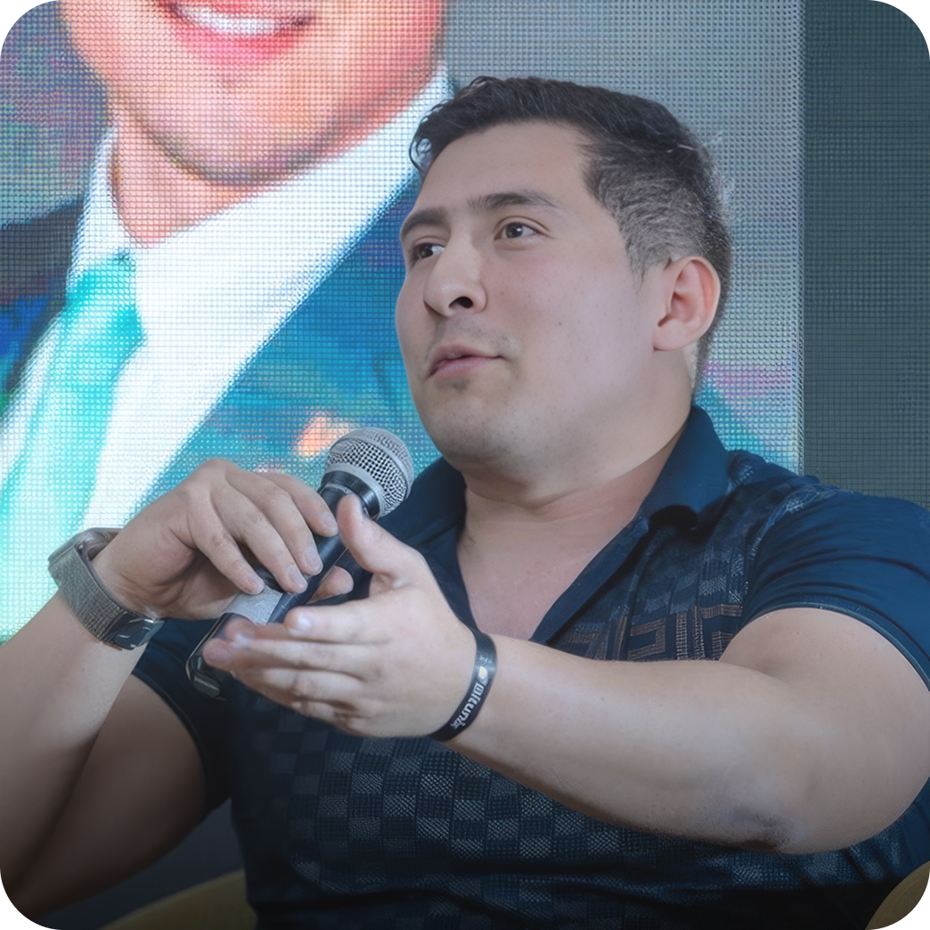 Oscar Ramos speaking at an event